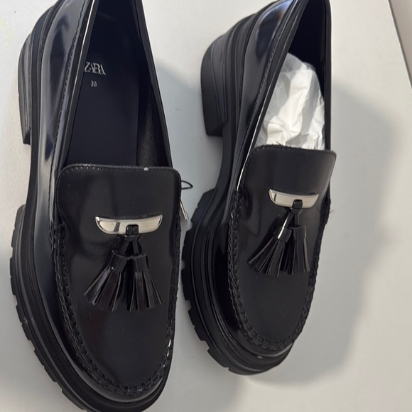 Zara Women's Black Loafers with Tassels - Picture 4 of 5